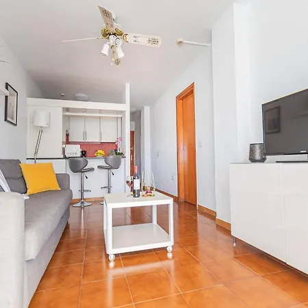 Cerca Playa San Eugenio * أذيخي